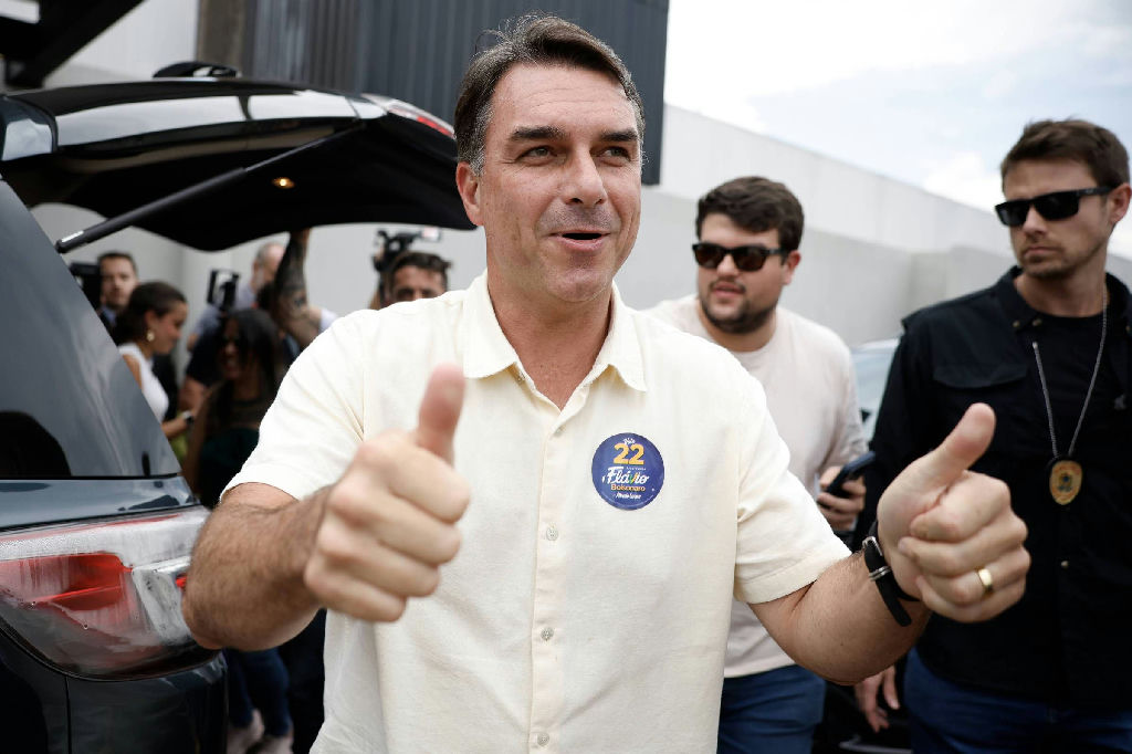 Bispo da igreja de Flávio Bolsonaro afirma que eleições terminaram