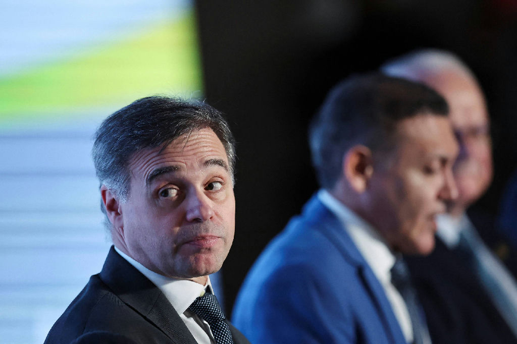 Bloqueio de canais no whatsapp gera alerta de juristas ao TSE