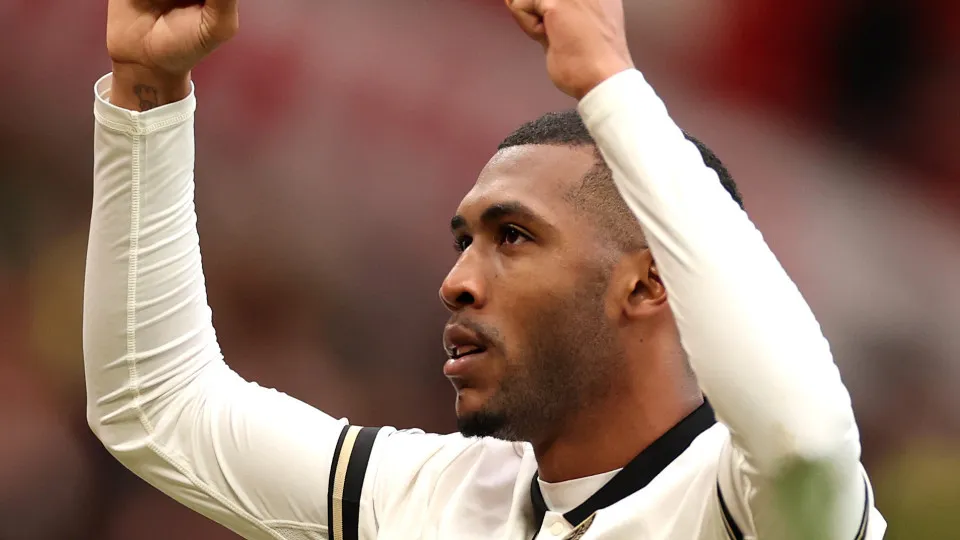 Bournemouth goleia o Manchester United no Old Trafford com brilho de Rayan
