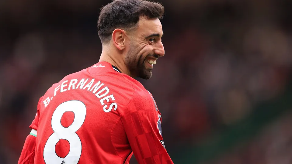 Bruno Fernandes defende legado de Cristiano Ronaldo e pede união à torcida portuguesa