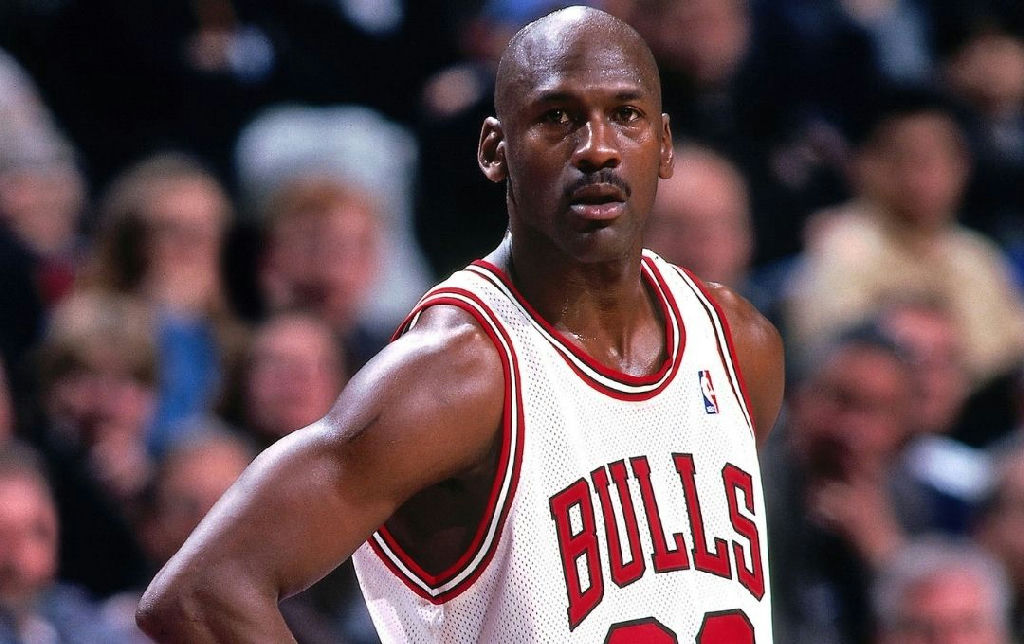 Camisa de Michael Jordan é vendida por R$ 70 milhões e entra para a história