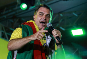 Campanha de Flávio Bolsonaro aciona TSE contra 48 perfis por suposta desinformação