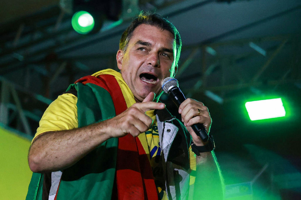 Campanha de Flávio Bolsonaro aciona TSE contra 48 perfis por suposta desinformação