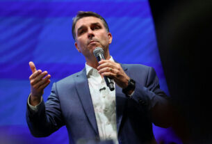 Campanha de Flávio Bolsonaro evita assinatura de regras para debate da TV Globo