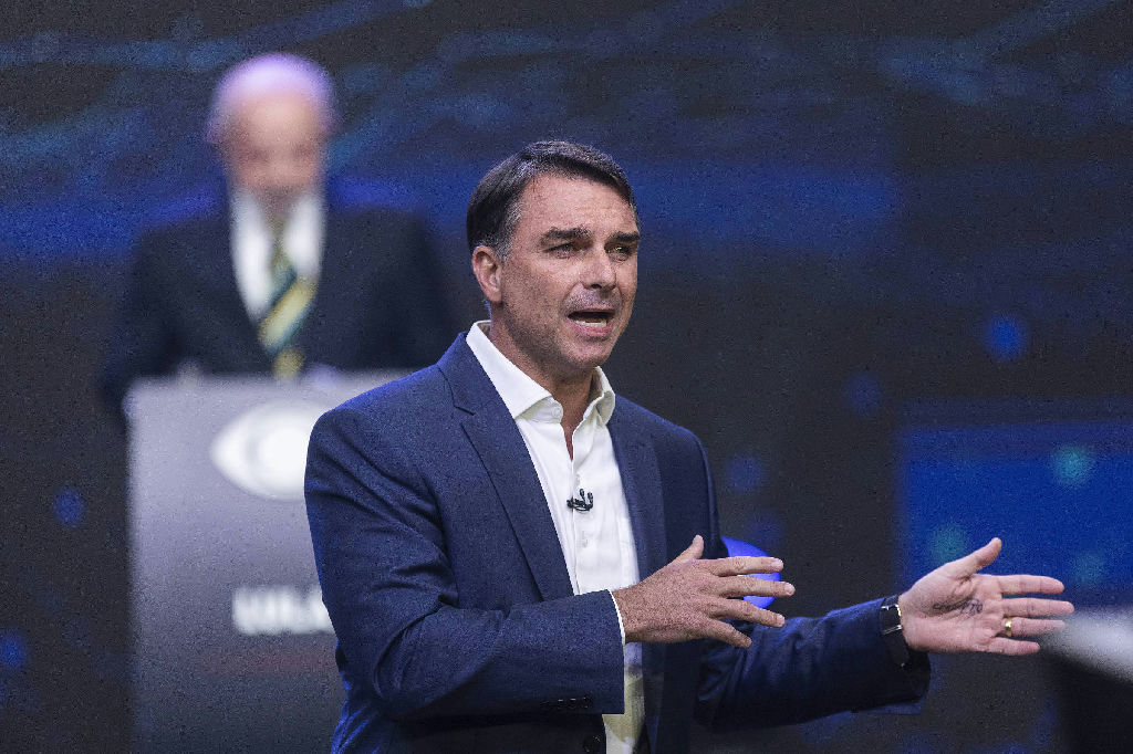 Campanha de flávio minimiza pesquisa quaest e cobra reação contra desinformação