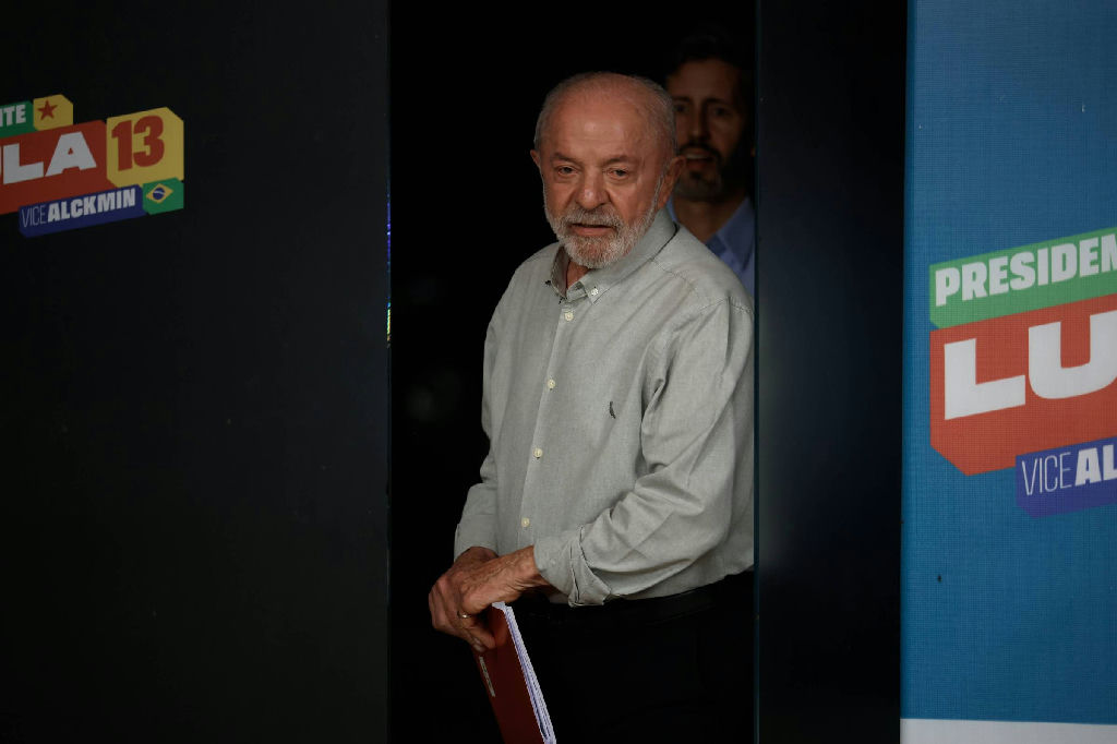 Campanha de Lula intensifica busca por apoio no centrão após articulações de Flávio Bolsonaro