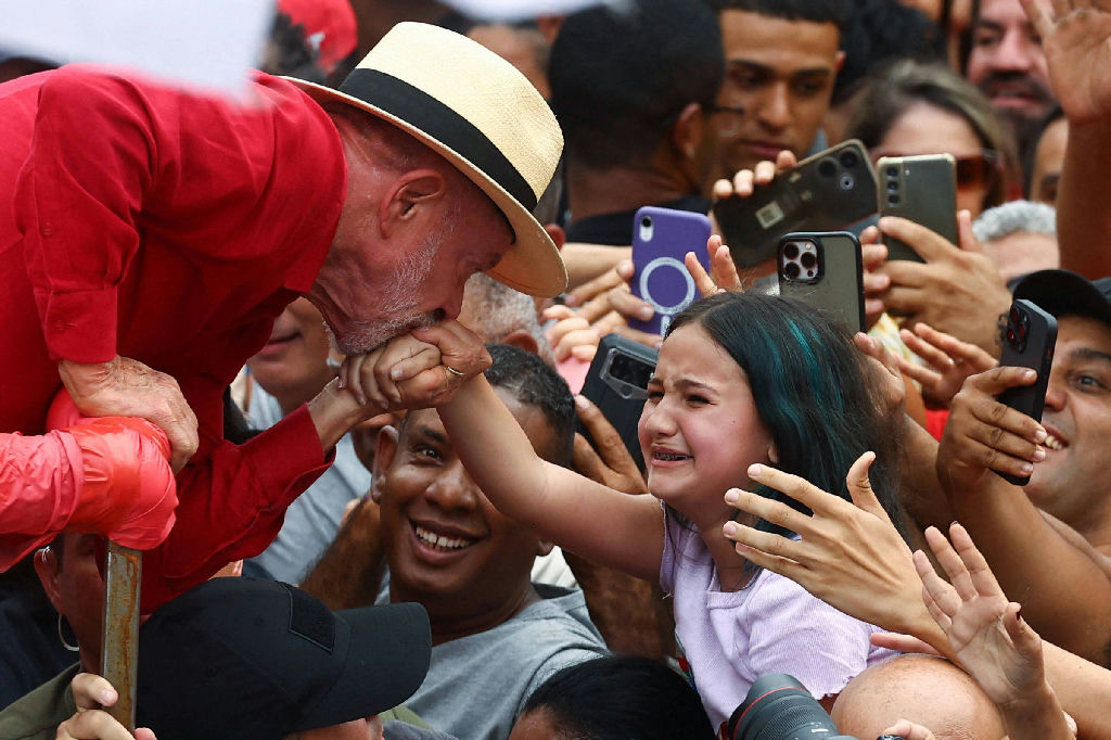 Campanha de Lula monitora voto oculto e busca margem segura na reta final