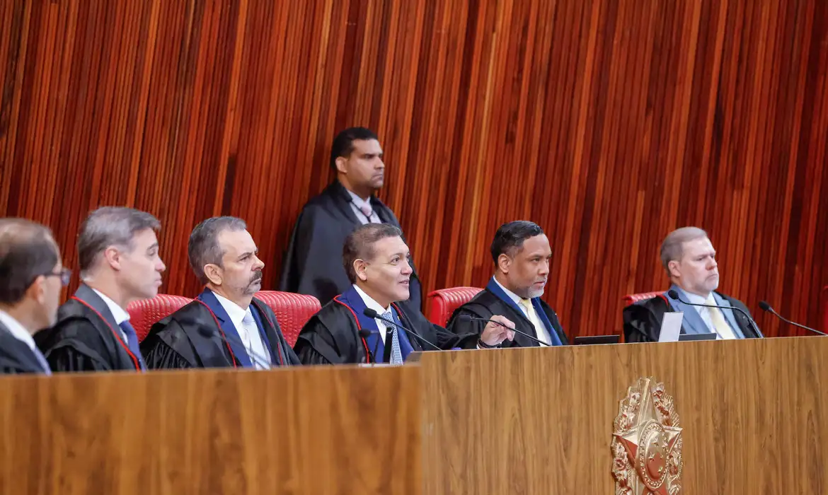 Campanhas eleitorais ganham novas normas do TSE para uso de canais no whatsapp
