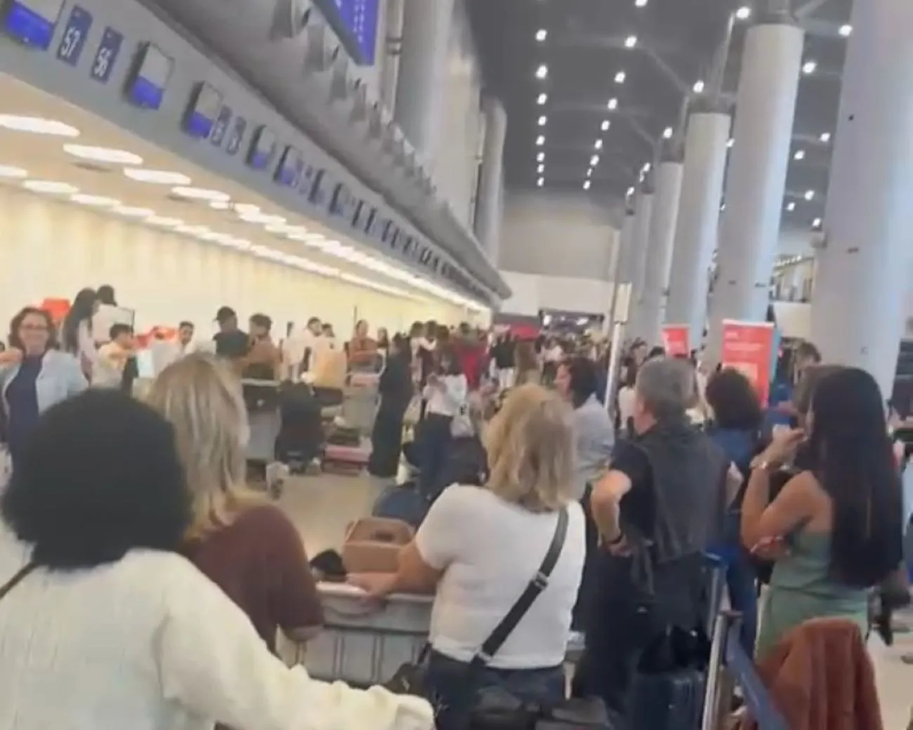 Cancelamento de voo entre Porto Alegre e Salvador gera tumulto no aeroporto
