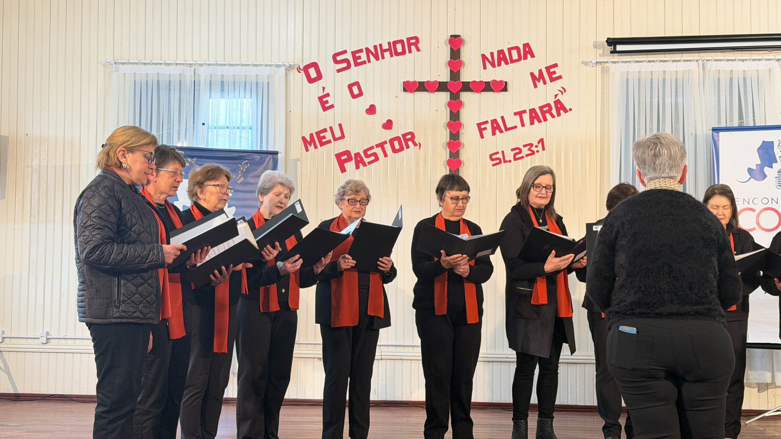 Cantores encantam durante a terceira etapa do 45º Encontro Municipal de Coros