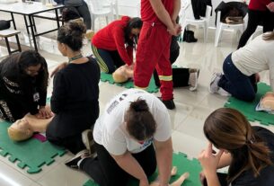 Capacitação sobre primeiros socorros qualifica equipes da Saúde, da Assistência Social e da rede de proteção em Nova Petrópolis