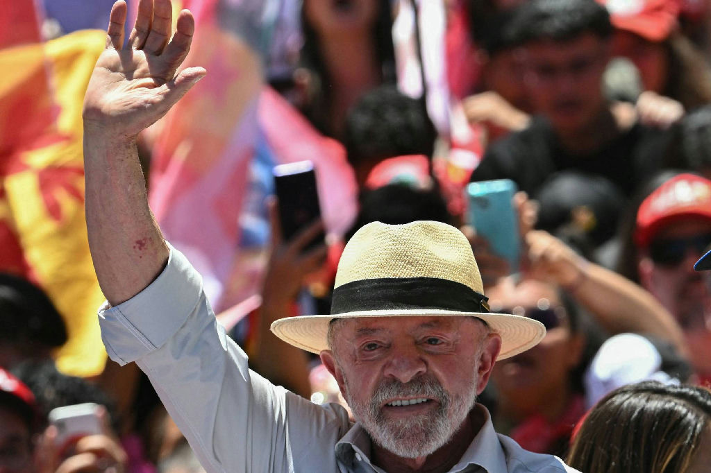 Cenário eleitoral: Lula busca virada em reta final de campanha contra Flávio Bolsonaro