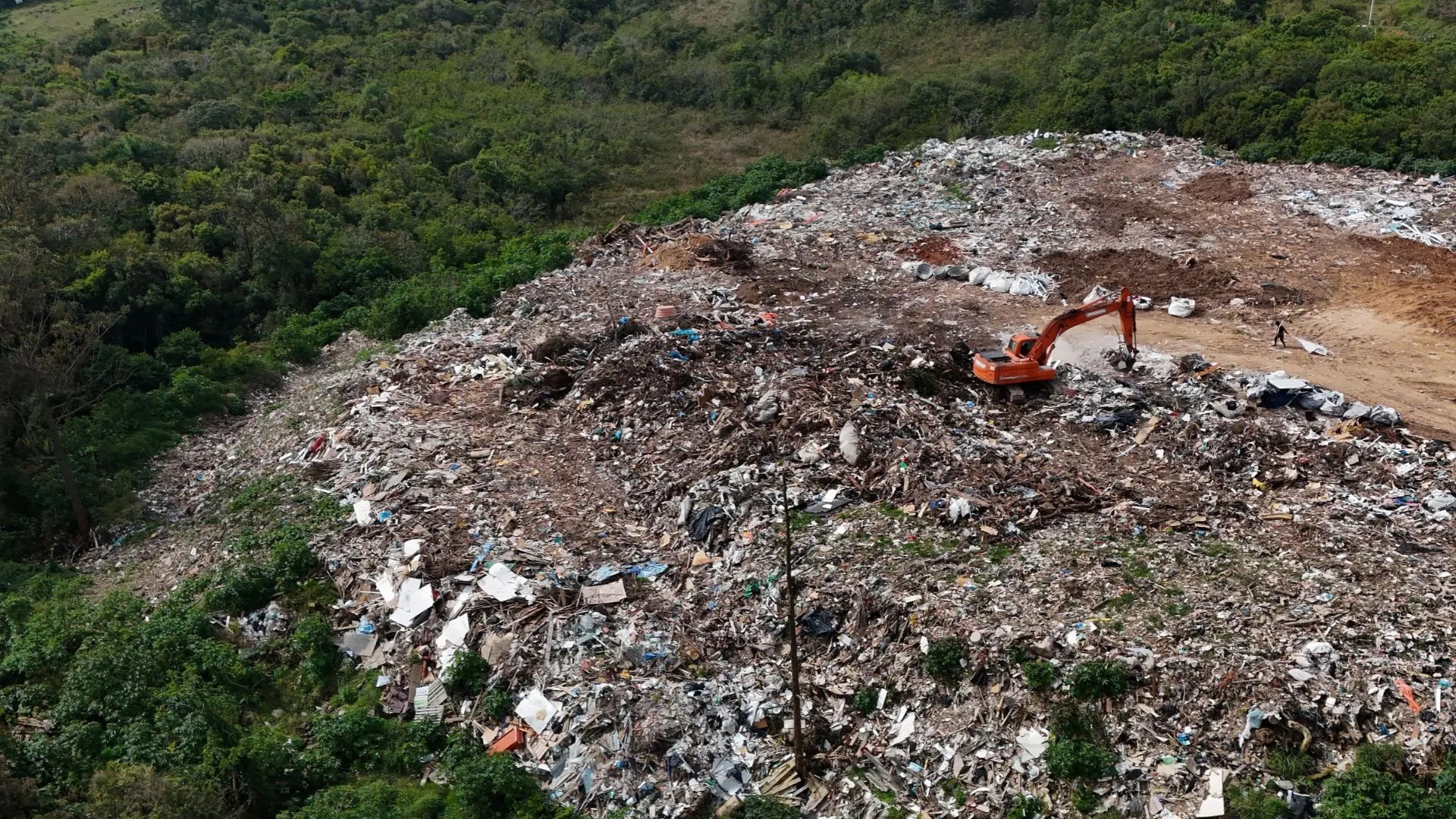 Central de resíduos em área de preservação enfrenta acusação de crimes ambientais