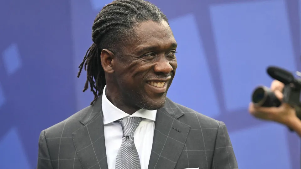 Clarence Seedorf desembarca em São Paulo para assumir o comando do Corinthians