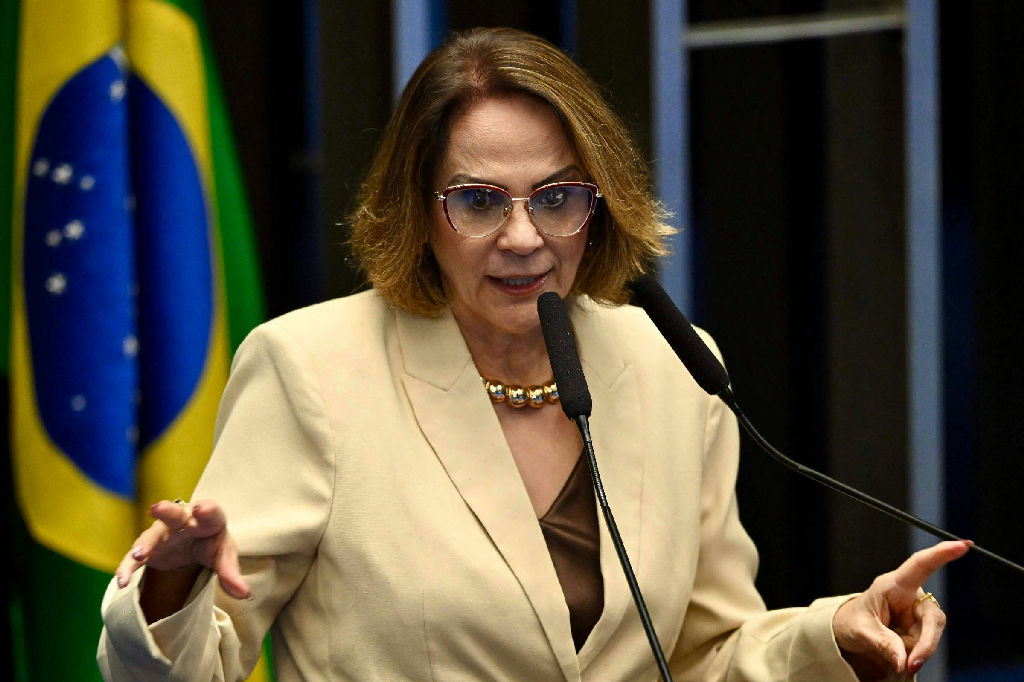 Damares Alves notifica CUT após exposição de contatos em site sobre escala 6x1