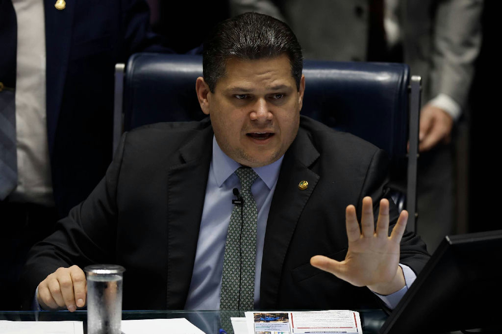Davi Alcolumbre marca PEC da Segurança e governo negocia acordo em torno da maioridade