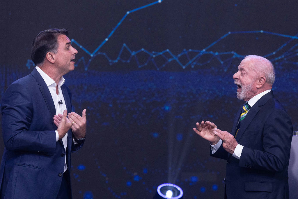 Debate presidencial na band expõe nova postura de flávio bolsonaro e reações de lula