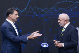 Debate presidencial opõe Lula e Flávio Bolsonaro com trocas de acusações e menções a familiares