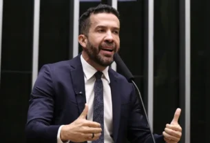 Deputado André Janones vai para UTI em São Paulo após crise de arritmia