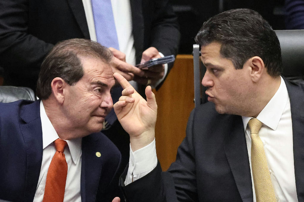 Direita recusa acordo com Alcolumbre e foca em penas e Bolsonaro