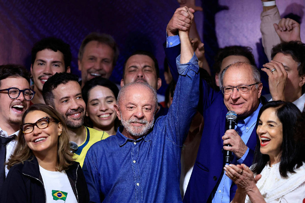Discurso da vitória destaca regulação digital e união no governo