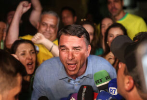Disputa por ministérios de Flávio Bolsonaro movimenta bastidores da corrida eleitoral