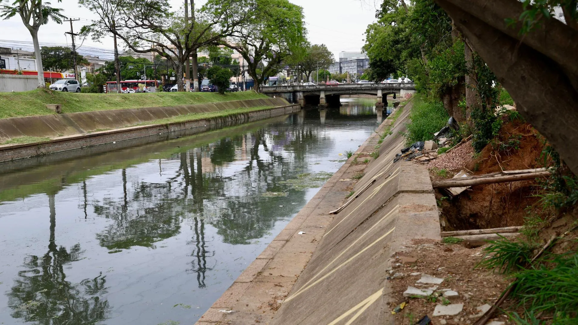 Dmae retoma obras no arroio Dilúvio e testa sistema de proteção em Porto Alegre