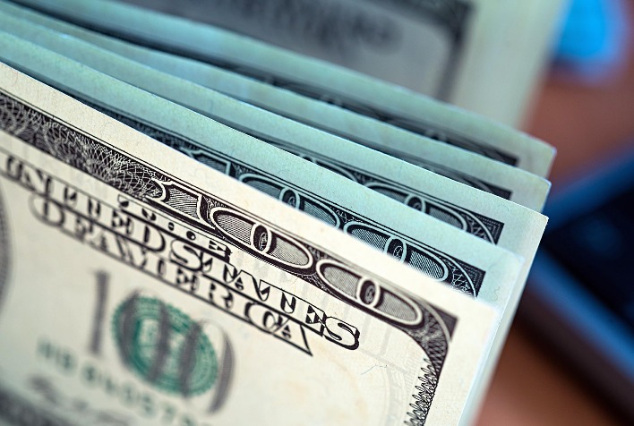 Dólar avança para R$ 5,04 sob influência da inflação nos EUA e expectativa eleitoral
