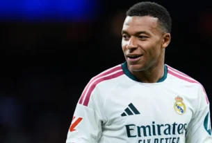 Dugarry aponta rejeição a Mbappé na China após polêmica e falhas de imagem