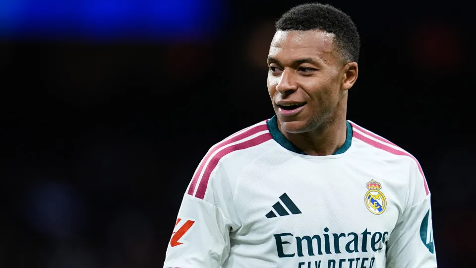 Dugarry aponta rejeição a Mbappé na China após polêmica e falhas de imagem