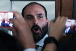 Eduardo Bolsonaro entra no sistema de prisões com pena pendente de cumprimento