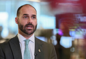 Eduardo Bolsonaro minimiza escândalo do banco Master ao comparar com presos do 8 de janeiro