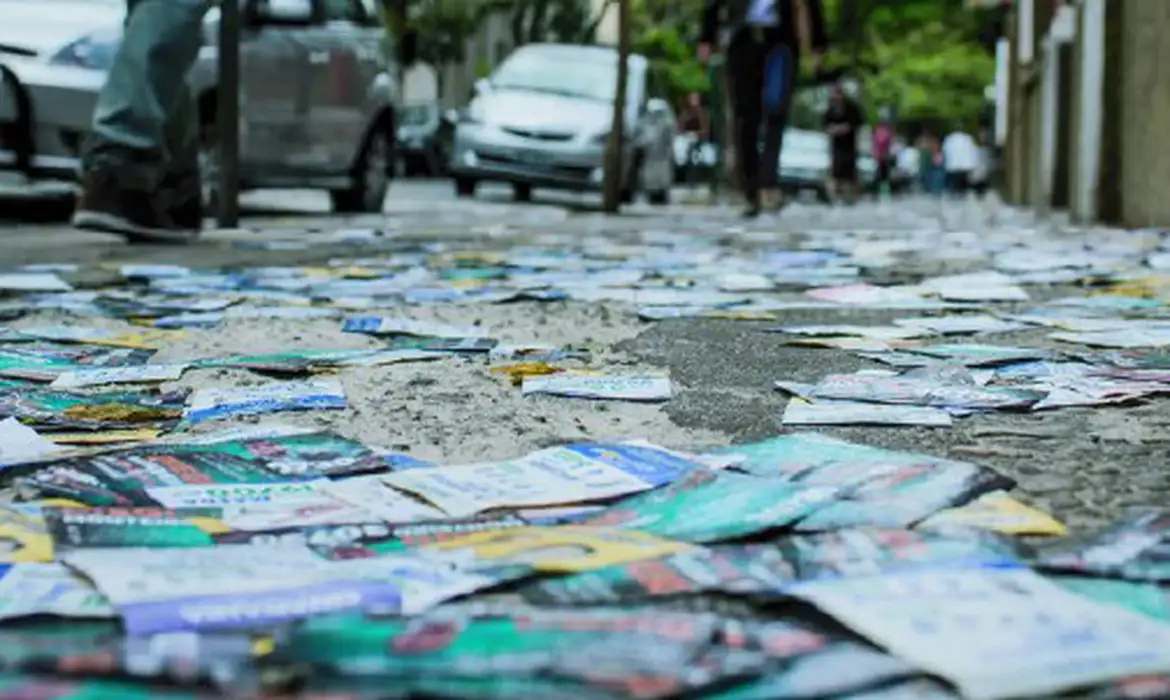 Eleições encerram comícios e propaganda paga na internet nesta fase final