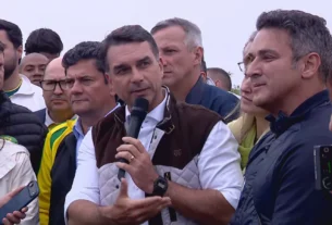 Em visita ao RS, Flávio Bolsonaro se compromete a retomar obras de contenção contra enchentes