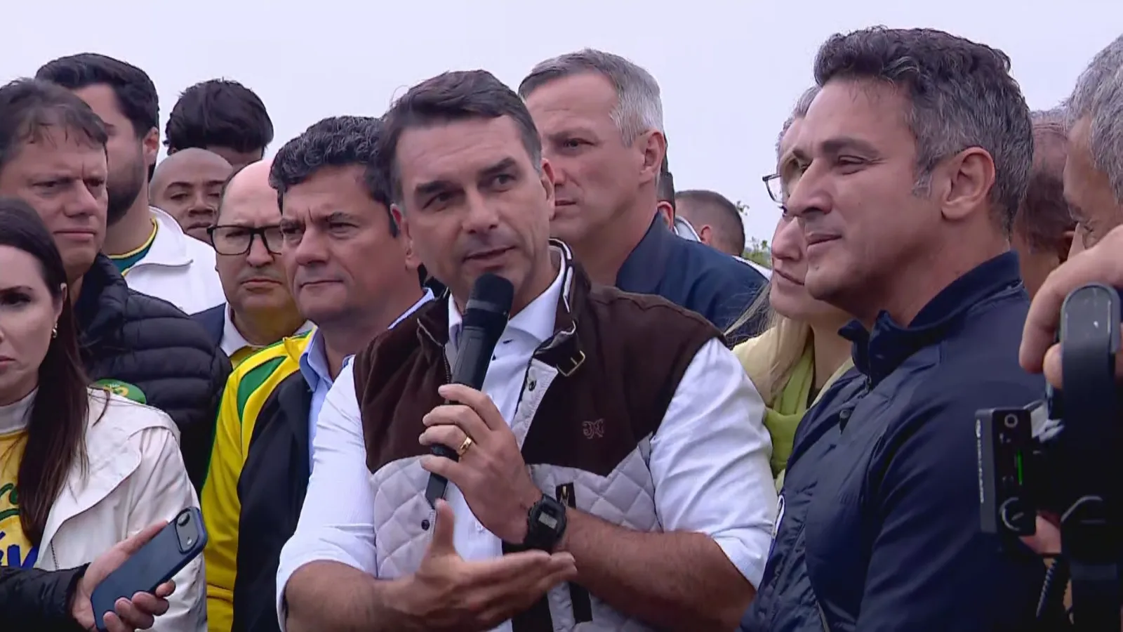 Em visita ao RS, Flávio Bolsonaro se compromete a retomar obras de contenção contra enchentes