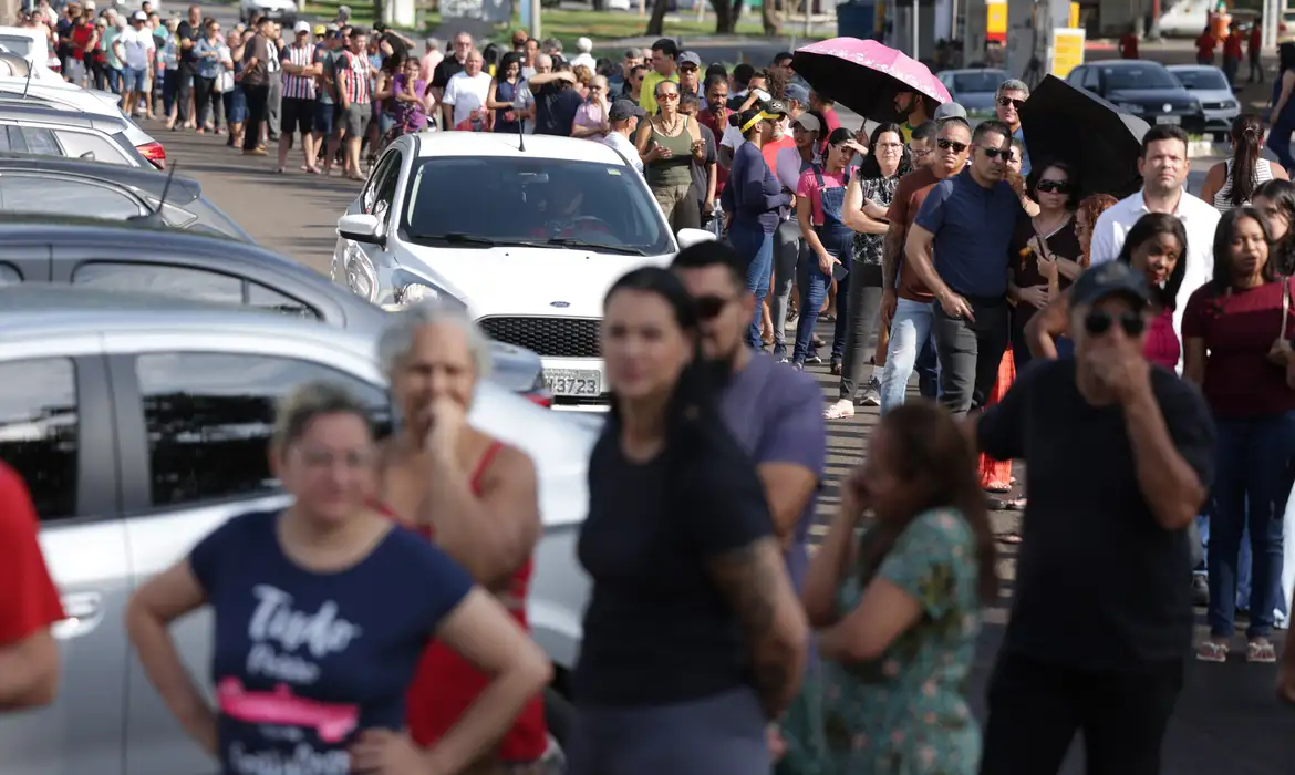 Equipe de Lula aciona o TSE por falhas no transporte público em nove estados durante votação