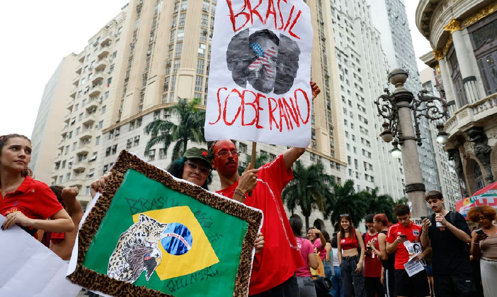 Estudantes ocupam centro do Rio em ato pró-Lula e reforçam debate eleitoral