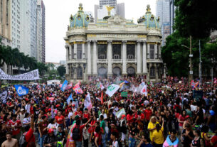 Estudantes ocupam ruas do Rio em mobilização pela reeleição de Lula