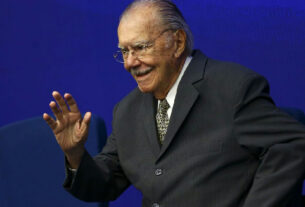 Ex-presidente jose sarney recebe alta hospitalar apos internacao em sao luis