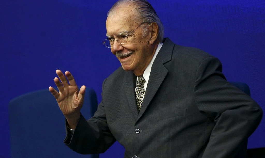 Ex-presidente jose sarney recebe alta hospitalar apos internacao em sao luis