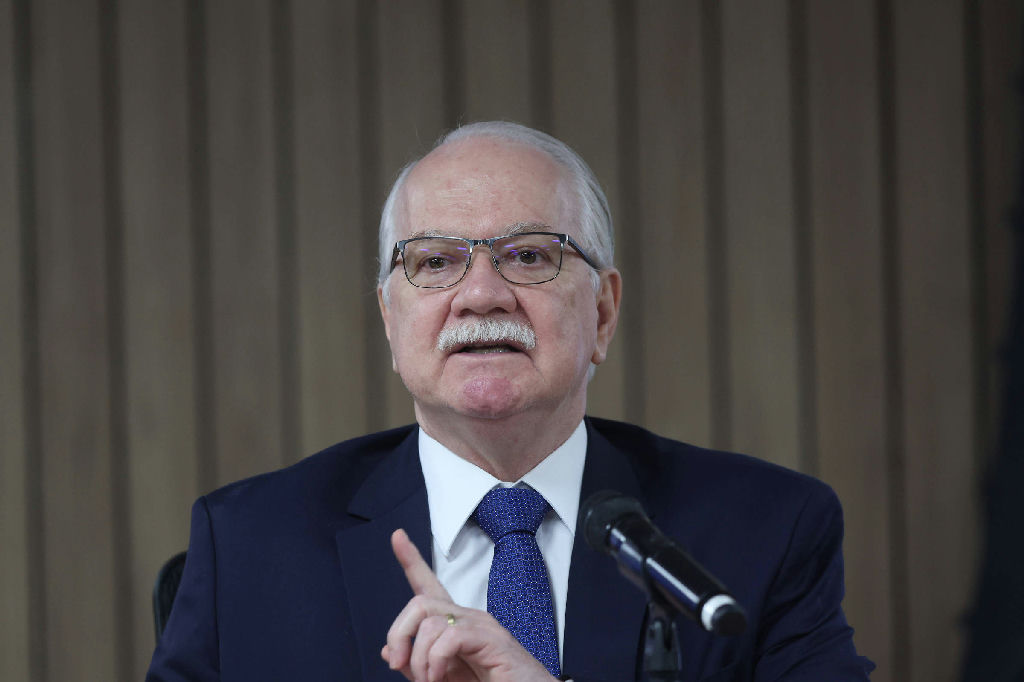 Fachin e diretor da PF discutem desdobramentos de citações a ministros no caso Master