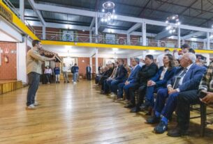 Famílias que adquiriram imóveis da extinta Cohab recebem a escritura de suas propriedades em Passo Fundo