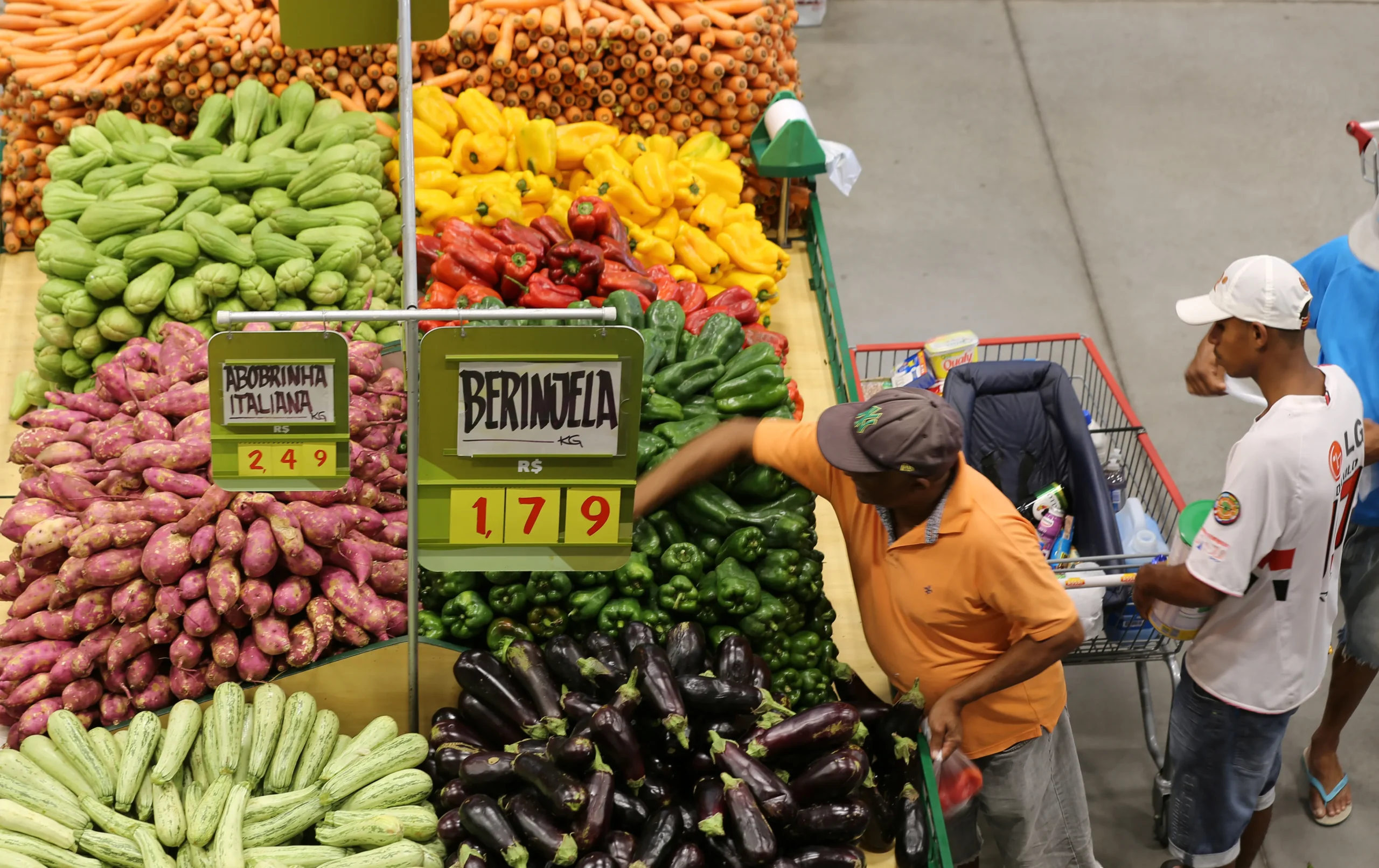 Fim da escala 6x1 faz mercados no rio grande do sul avaliarem fechamento aos domingos