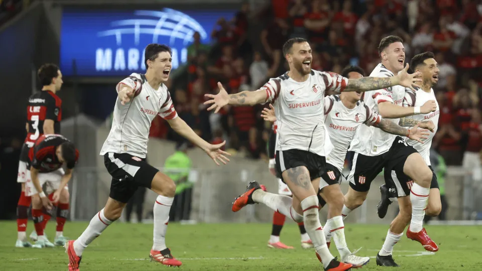Flamengo cai para o Estudiantes e Leonardo Jardim perde final portuguesa