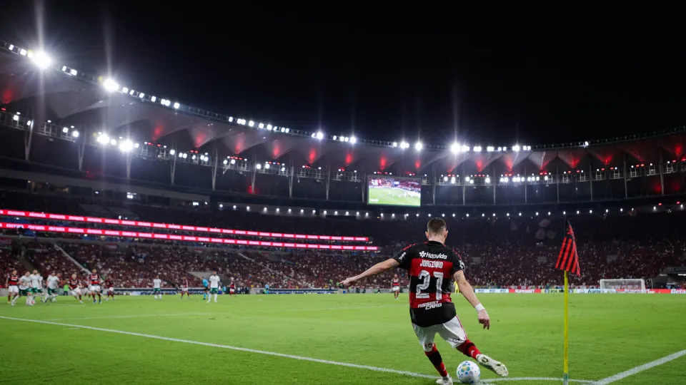 Flamengo e Fluminense fazem clássico decisivo no Maracanã antes de semifinais continentais