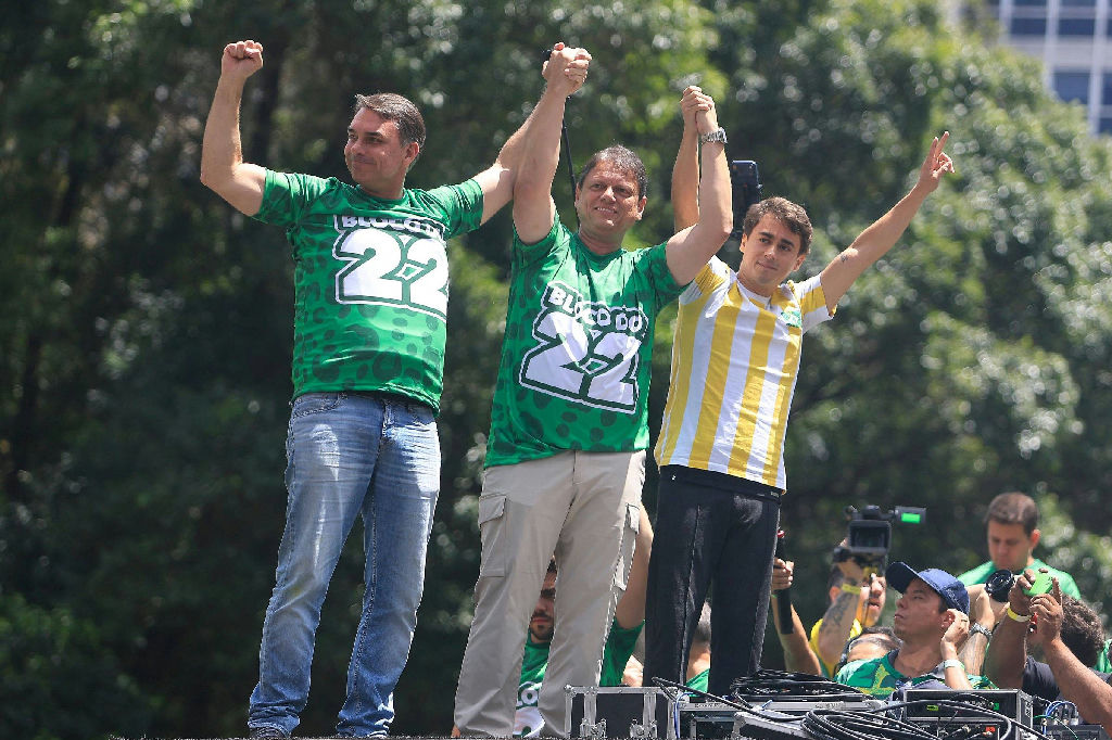 Flávio aposta no sudeste e em resposta ao PT nas ruas na reta final