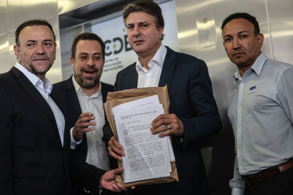 Flávio Bolsonaro aceita acordo e assina quebra de sigilo propuesta por Lula