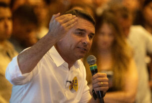 Flávio Bolsonaro aciona Justiça Eleitoral contra diretor-geral da Polícia Federal