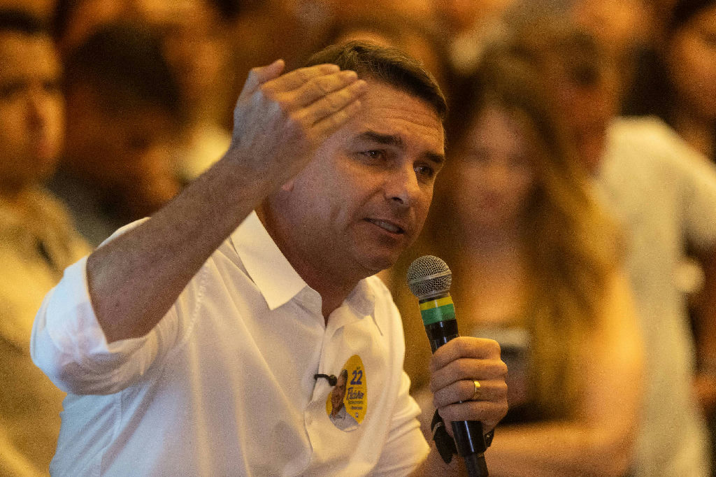 Flávio Bolsonaro aciona Justiça Eleitoral contra diretor-geral da Polícia Federal