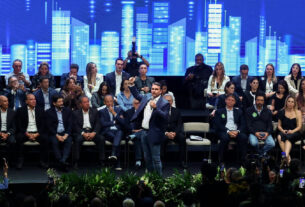 Flávio Bolsonaro afirma que Tarcísio de Freitas nutria expectativa de candidatura presidencial